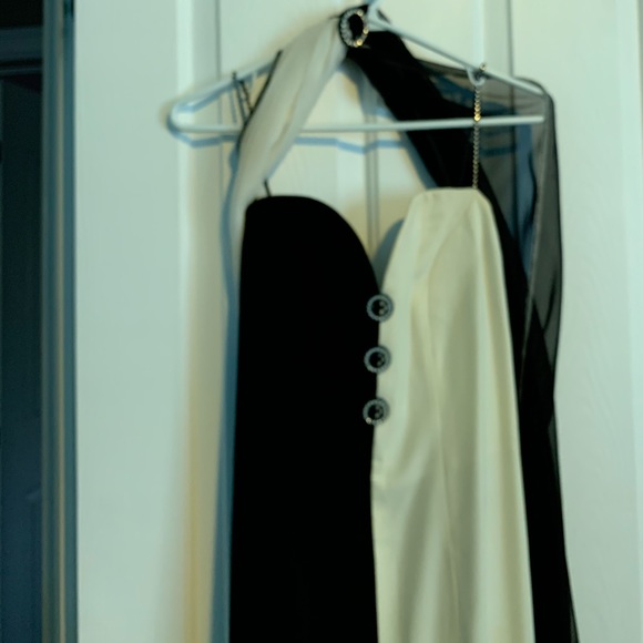 Beautiful long dress - Picture 1 of 6